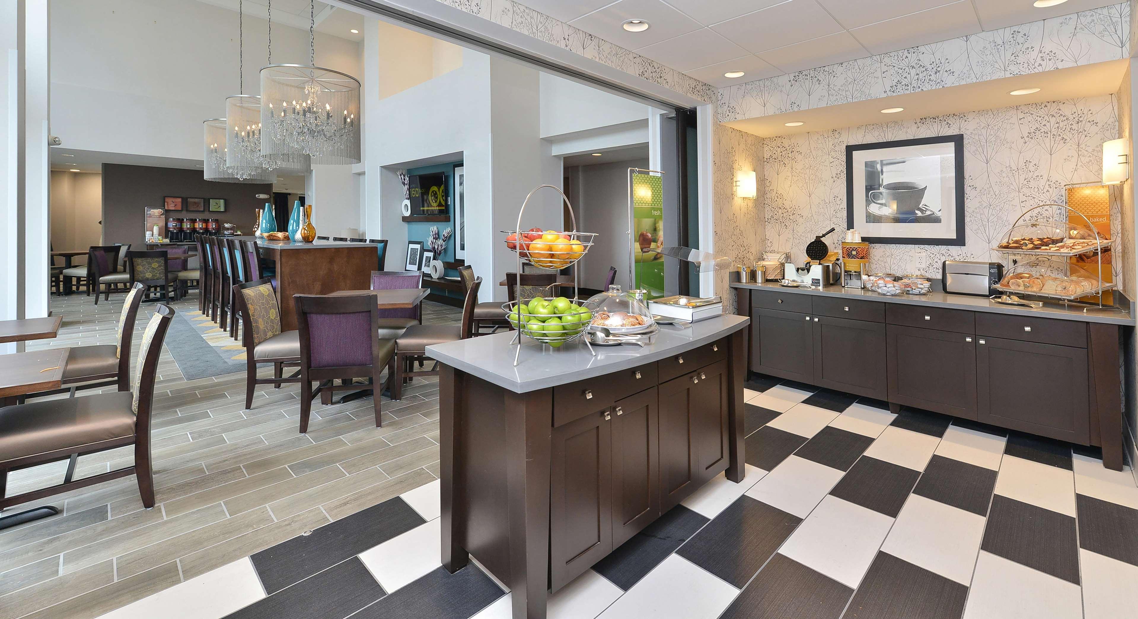 Hampton Inn & Suites Des Moines Downtown Εξωτερικό φωτογραφία