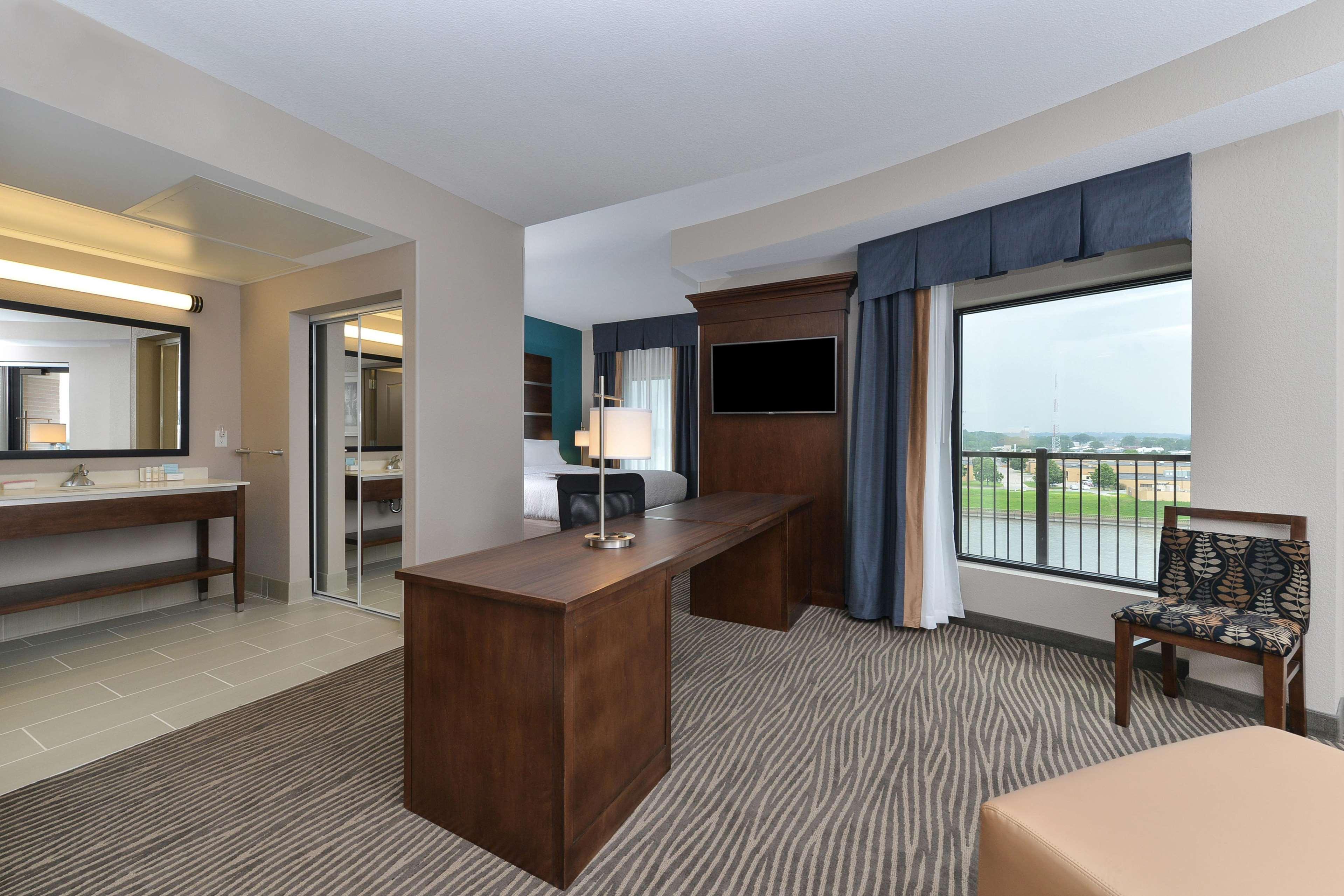 Hampton Inn & Suites Des Moines Downtown Εξωτερικό φωτογραφία